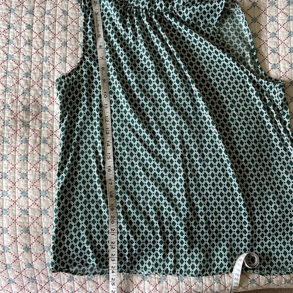 H&M Sleeveless Blouse Size 10 Green White Diamond Pattern Silky Tie Back Retro - Picture 5 of 7